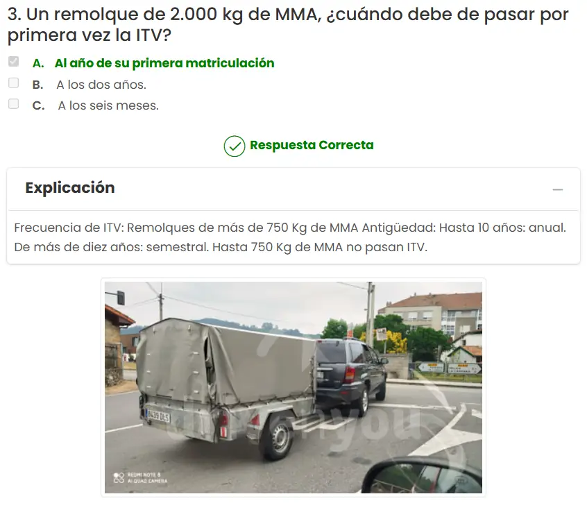 Captura de pantalla mostrando la explicación detallada de una pregunta del test de trailer en DrivenYou